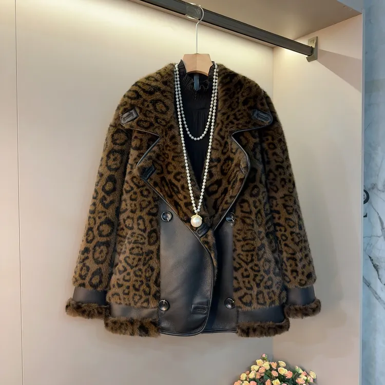 韩系宽松气质翻领潮流豹纹图案拼接两面穿的女装显瘦外套24011