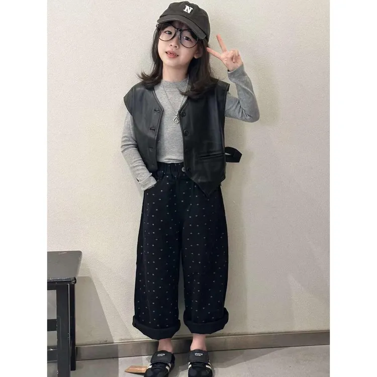 女童装新款春季秋装女孩女童套装时髦打底衫爆款皮衣马甲牛仔裤潮