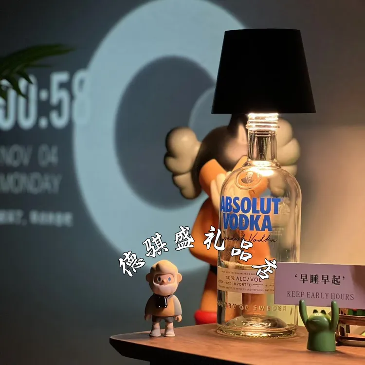创意嵌入式酒瓶灯台灯氛围灯卧室床头充电小夜灯可拆卸酒吧小台灯
