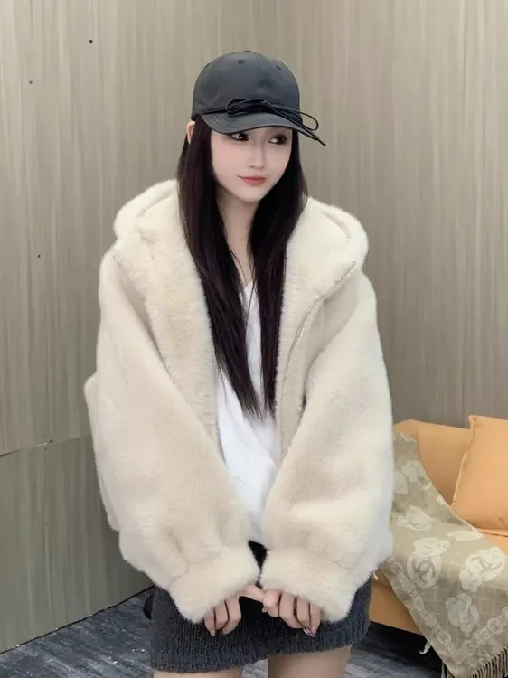 2024时尚短款连帽高端女士设计师保暖气质休闲冬季毛毛外套2488