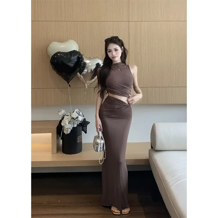 无袖扭扭斜边背心配扭扭腰开叉裙辣妹风套装