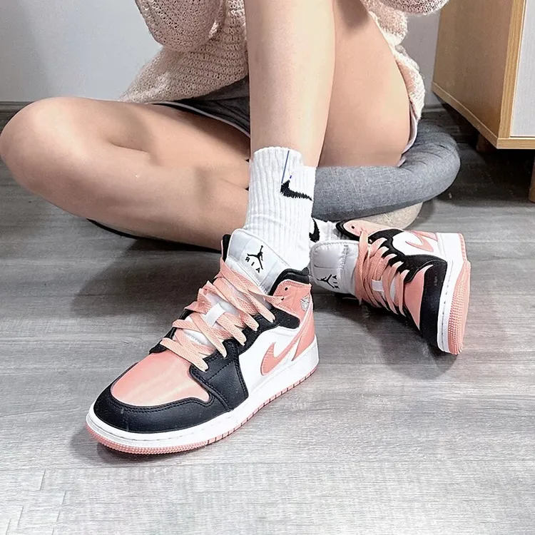 NIKE/耐克Air Jordan 1樱花粉AJ1中帮潮流休闲板鞋女DM9077-108