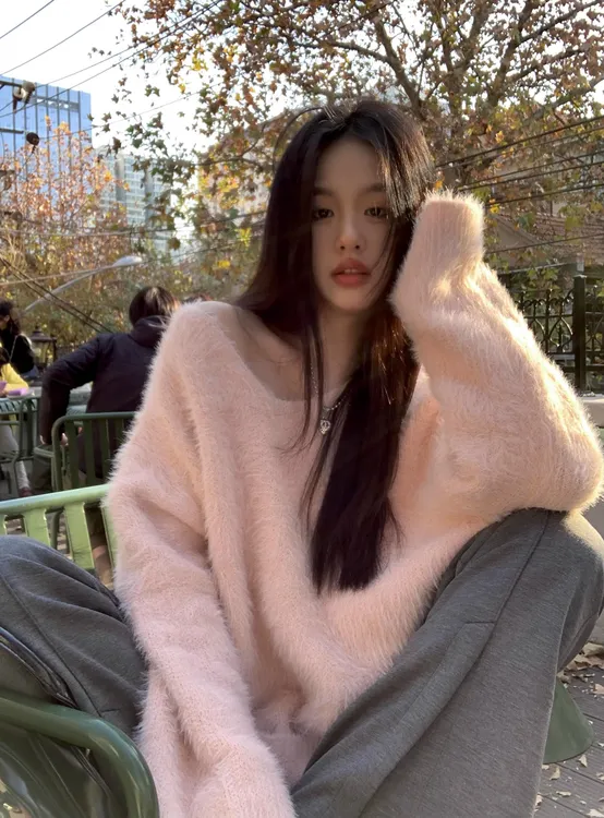 慵懒V领高级感毛衣2023年新款秋冬季女别致水毛毛针织上衣软糯风