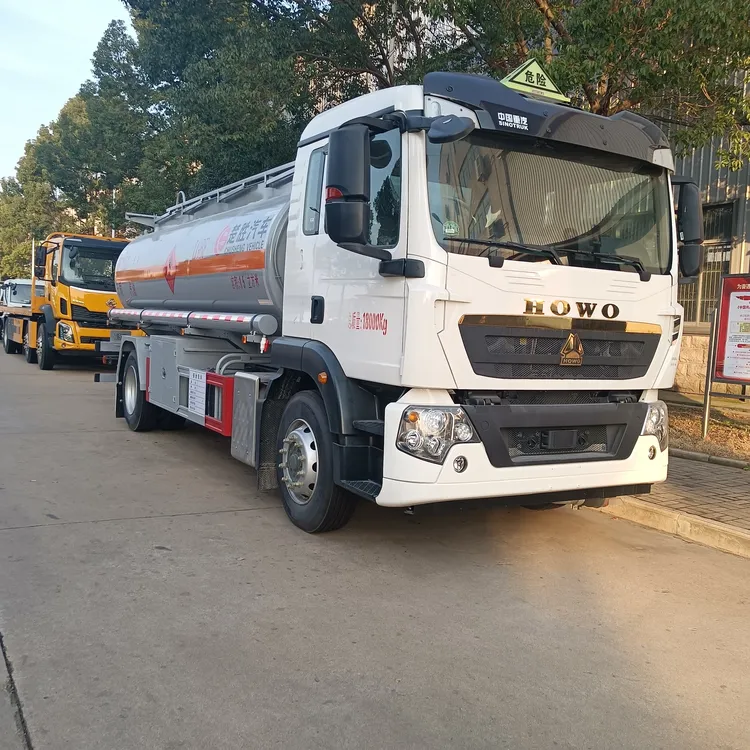 重汽豪沃10吨13吨12吨14吨15方加油车运油车油罐车槽罐车