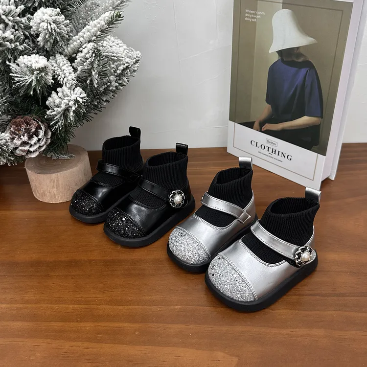 女宝宝鞋子软底防滑婴儿女小童靴子女宝婴幼儿小皮鞋短靴针织袜靴