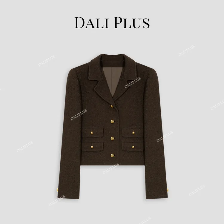 DALI PLUS高奢线 气质复古翻领金扣斜纹西装外套-D4TY0084