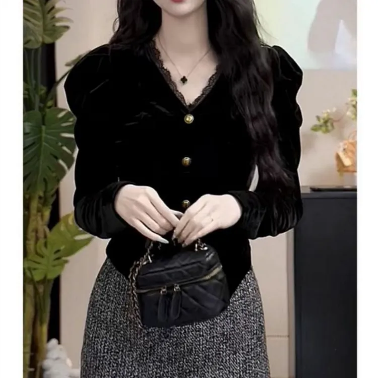 法式小香风蕾丝花边拼接金扣丝绒T恤显瘦气质长袖打底衫女内搭
