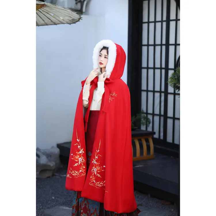中国风汉服斗篷女冬季披风长款加绒加厚披肩重工刺绣冬新款拜年服