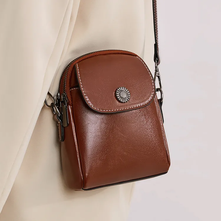 2025新款软皮手机包女质感时尚百搭小包包竖款多层简约单肩斜挎包