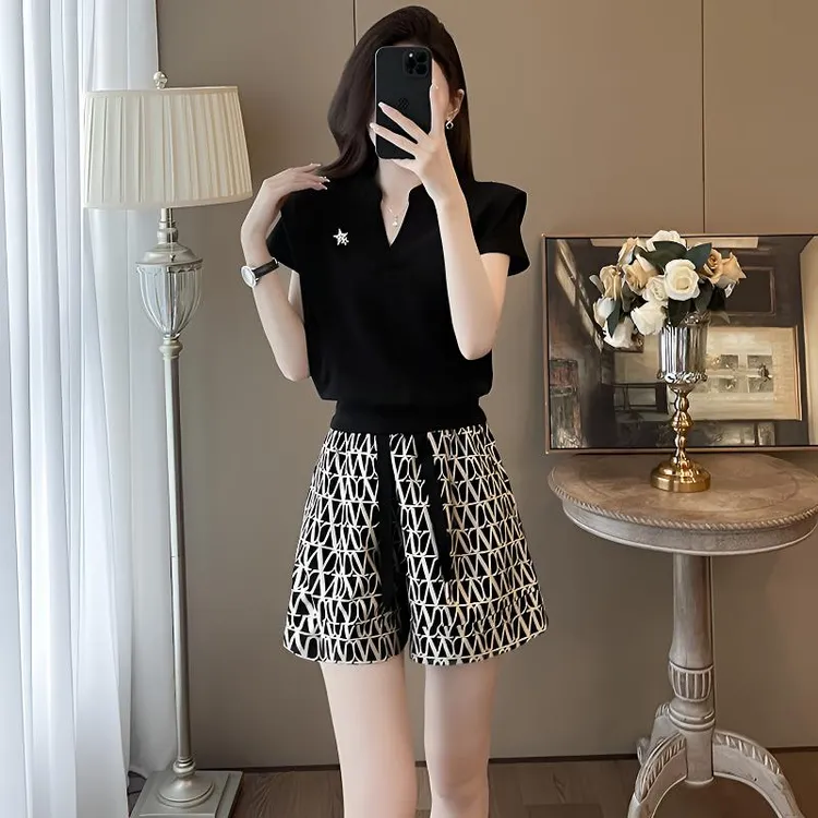 洋气穿搭夏季女气质小v领短袖款显瘦休闲运动短裤小个子两件套装