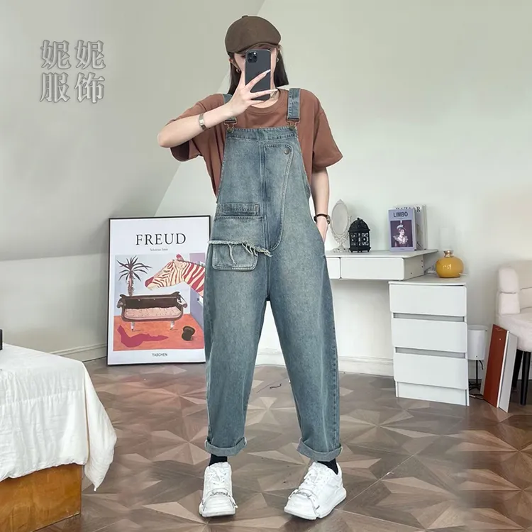 洋气减龄牛仔背带裤女秋季新款宽松大码显瘦设计感女孩工装连体裤