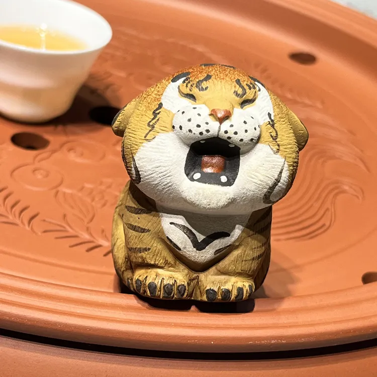 宜兴紫砂茶具茶宠老虎摆件生肖拉毛泥绘老虎茶玩茶具配件厚重手工