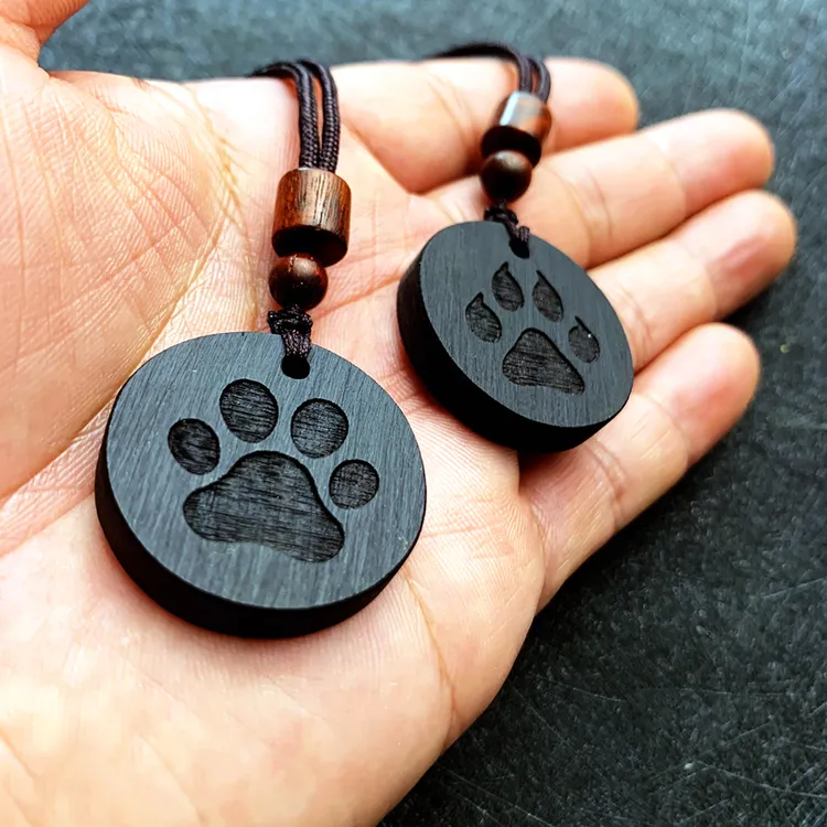 火种源雕刻小狗牌檀木吊坠小众定制刻字男生女生情侣礼物狗爪猫爪