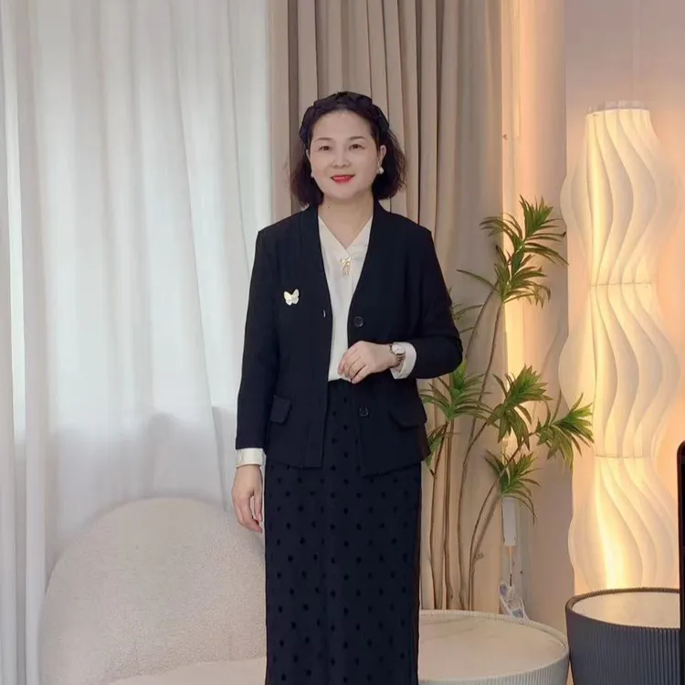 【外套】2024秋季新款针织外套气质高级大气显瘦遮肉大码