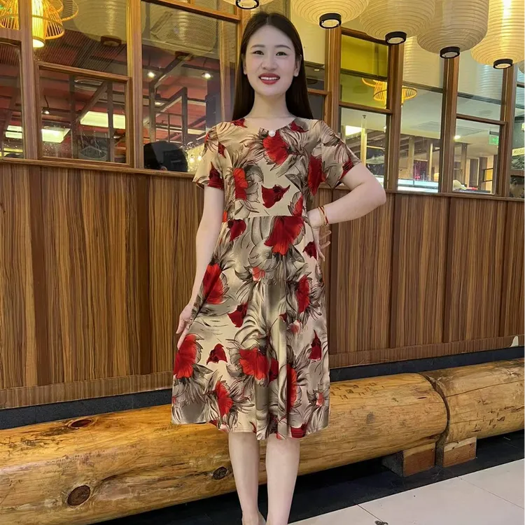 中老年人女装妈妈夏季新款冰丝短袖裙子洋气宽松休闲大码连衣裙