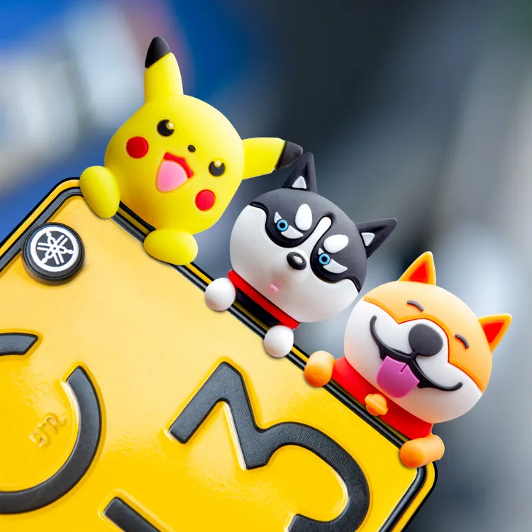 摩托车挂件公仔玩偶装饰品机车车牌小配件电动电瓶车可爱贴纸摆件