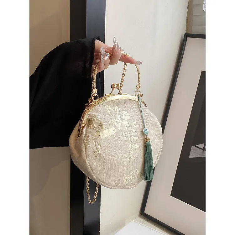 新中式国风汉服包包女2024新款流行百搭链条斜挎包超火手提口金包