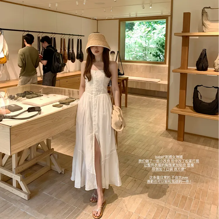 法式白色蕾丝花边吊带连衣裙女夏季温柔a字裙度假收腰露背长裙子