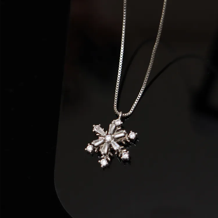奈洱 钛钢项链 独特设计可旋转雪花锁骨项链女高级轻奢百搭气质