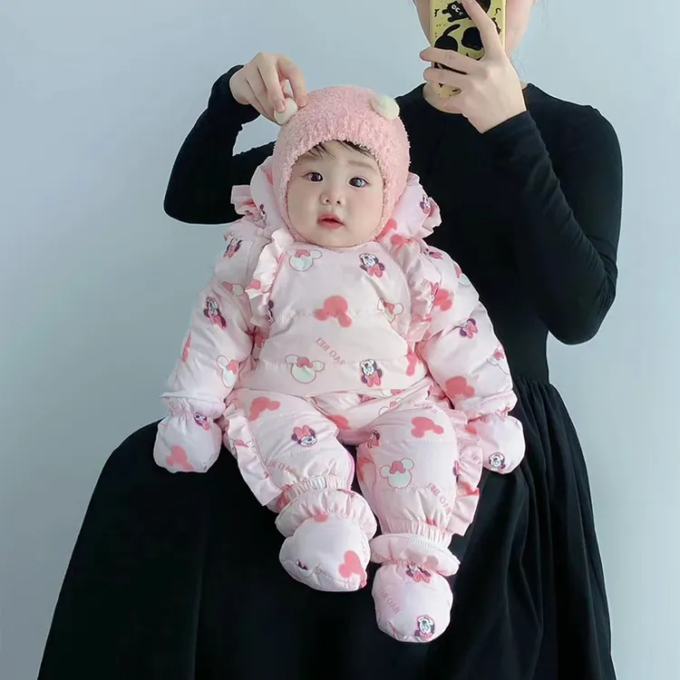 婴幼儿连体羽绒服冬装加厚保暖白鸭绒0-1岁新生儿宝宝抱衣2秋冬季
