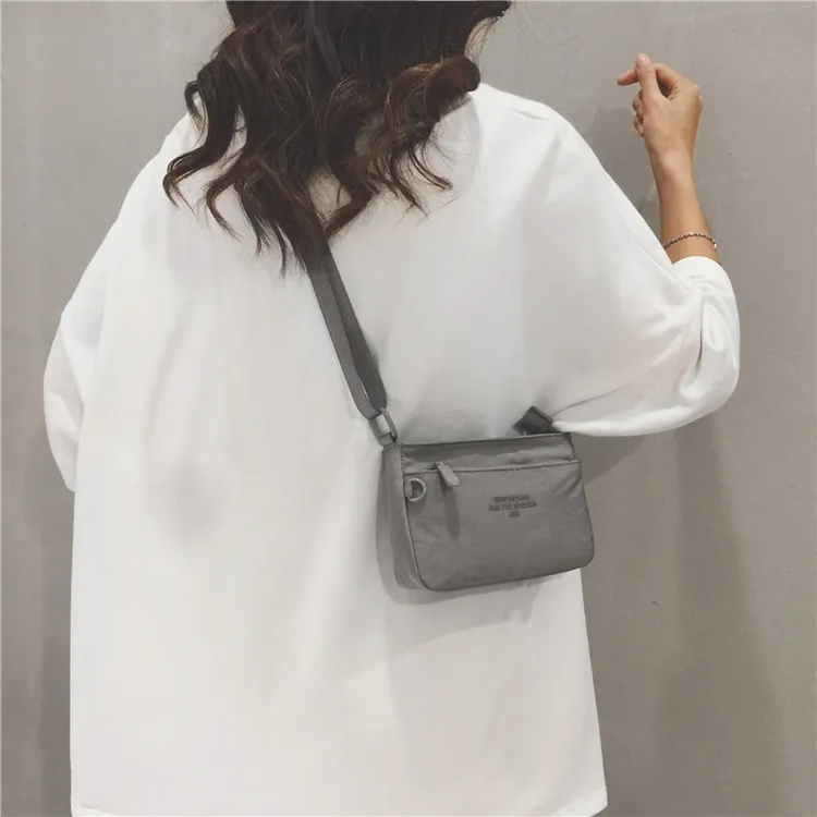 旅行实用轻便小包包春夏新款女通勤斜挎包尼龙帆布休闲单肩手机包