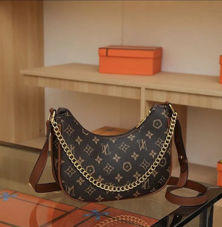 气质女士包包女2024新款欧美印花印花法棍包时尚高级感单肩包新疆