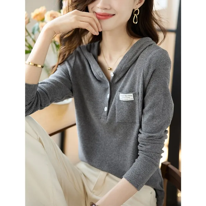 设计感胸前贴袋连帽长袖卫衣女春秋新款时尚百搭休闲宽松显瘦T恤