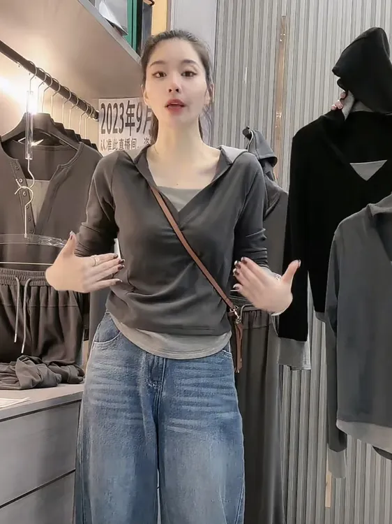连帽假两件V领长袖t恤女潮牌秋冬磨毛设计感百搭洋气小众显瘦上衣