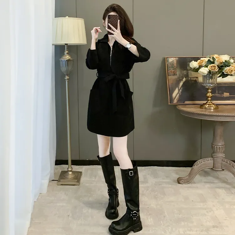 欧货高级感黑色连帽长袖连衣裙女2024秋季款收腰显瘦中长款裙子