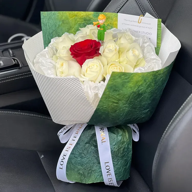 平替小王子花束黄绿渐变色鲜花包装纸平面水磨石纹纸鲜花包装材料