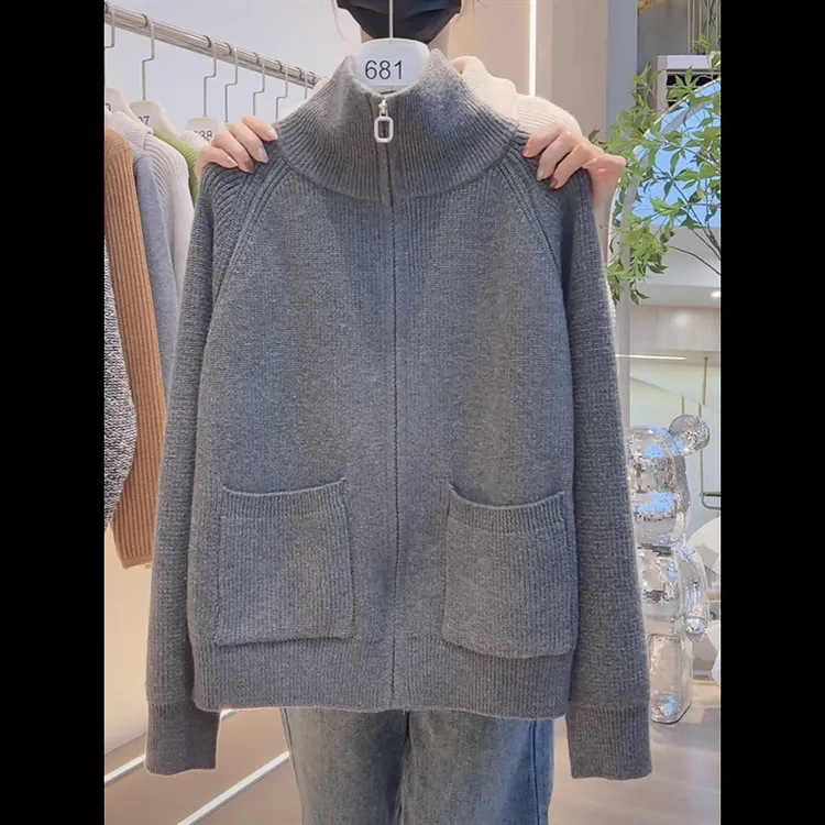 网图秋季新款纯色立领拉链口袋针织开衫