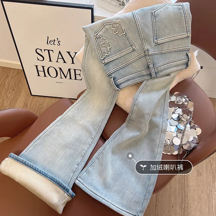 浅蓝色刺绣加绒加厚牛仔裤女冬季高腰窄版微喇裤子保暖显瘦喇叭裤