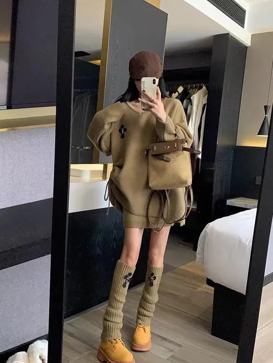 秋冬款氛围感叠搭时尚V领韩版宽松显瘦毛衣针织上衣短裙腿袜套装