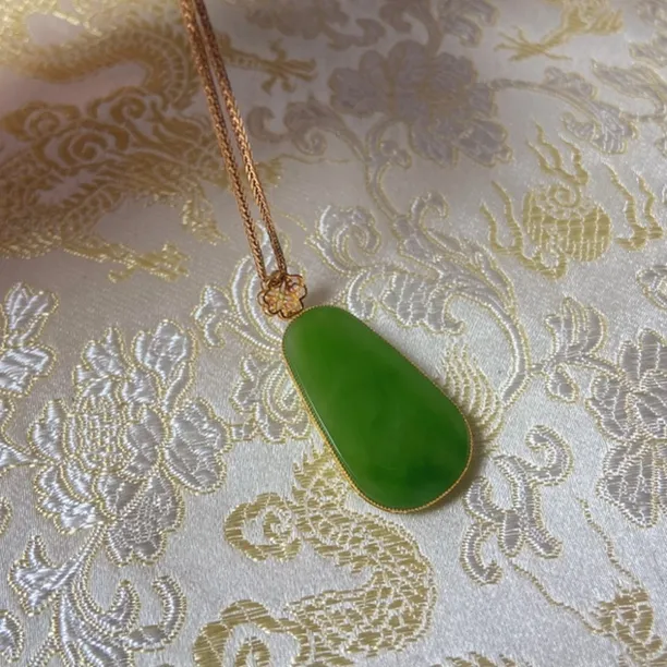 18k金镶嵌和田玉碧玉无事牌