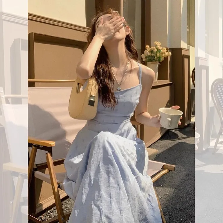 法式温柔风蓝色吊带连衣裙女夏高级设计感小众小个子收腰无袖裙子