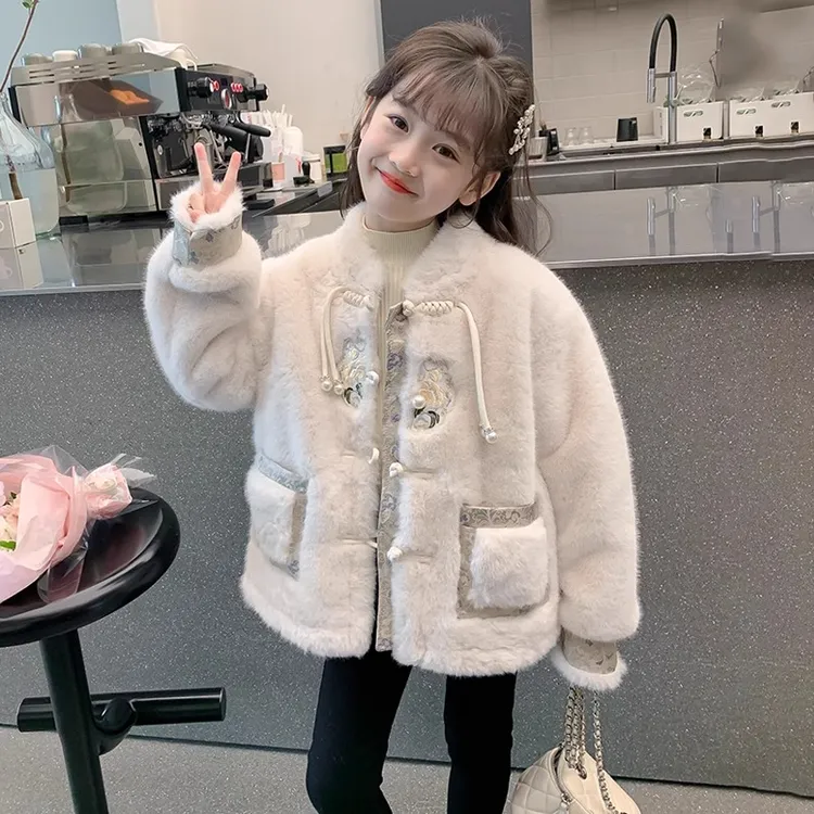 女童皮毛一体外套秋冬装2025新款洋气儿童冬季中国风毛毛衣上衣