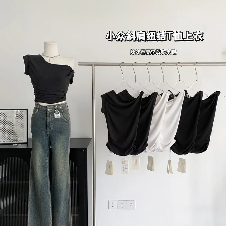 2025年夏季新款设计感小众斜肩纽结T恤上衣女小个子纯欲风紧身tee