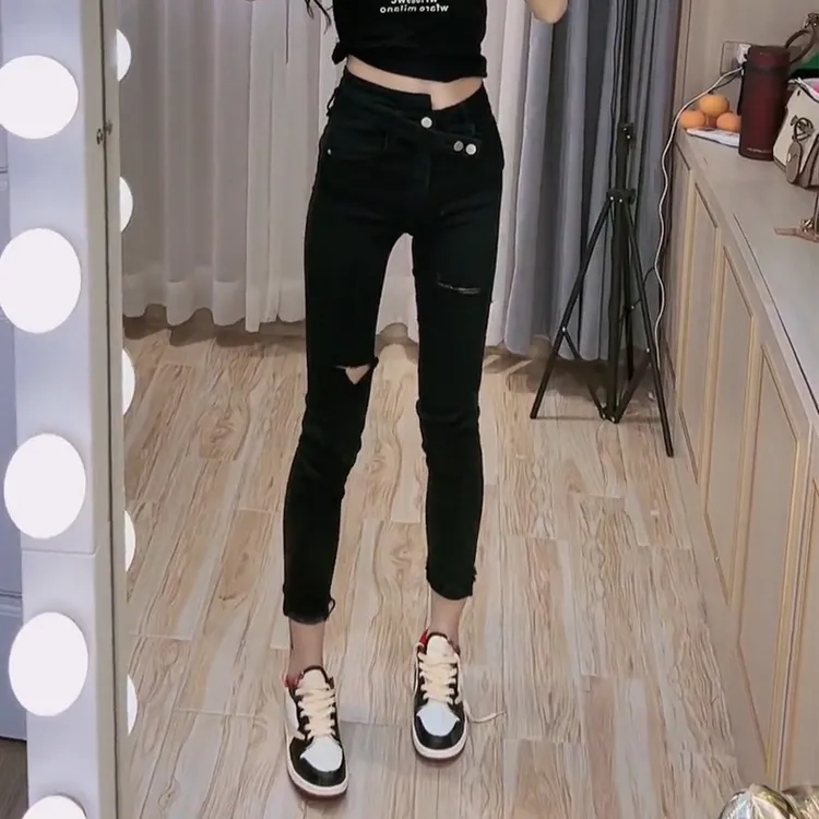 黑色破洞小脚牛仔裤女夏季薄款2025网红高腰显瘦弹力九分铅笔裤子
