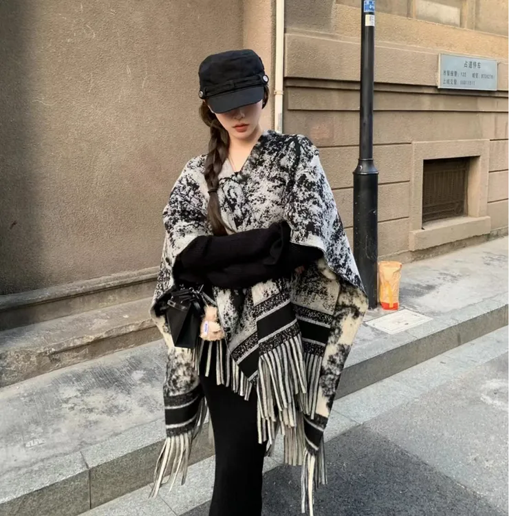 【水墨东方美学】花纹披肩围巾长款冬季氛围感保暖百搭时尚感双面