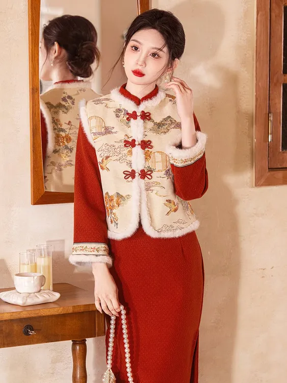 年轻红色新中式拜年服套装旗袍马甲2025年冬季新款日常保暖两件套