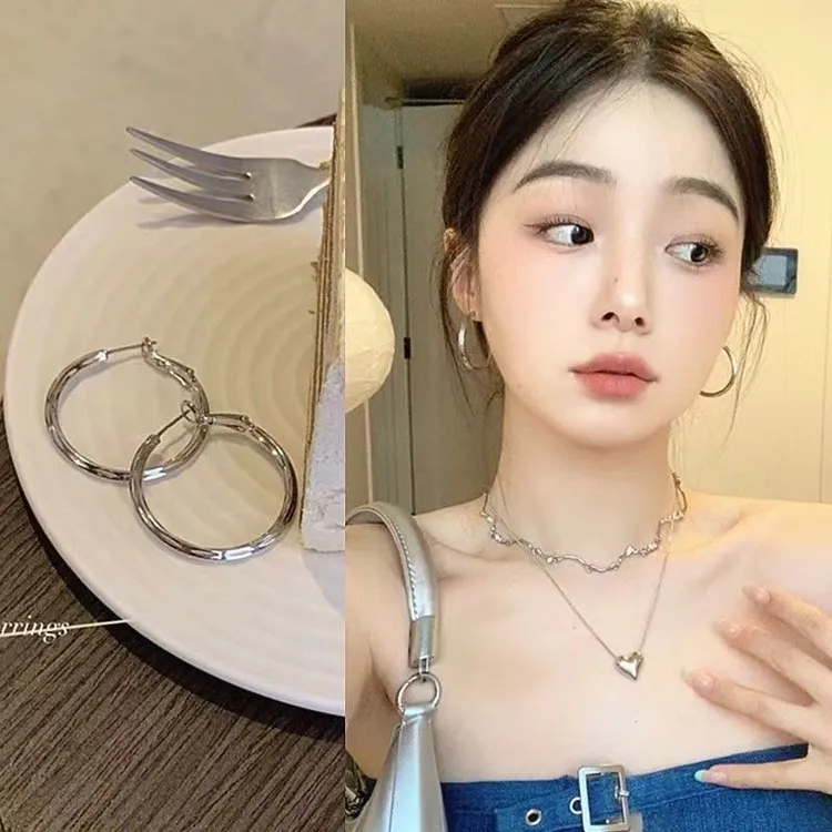 辣妹耳圈女轻奢小众设计感高级冷性风耳钉耳环2025年新款夏季耳饰
