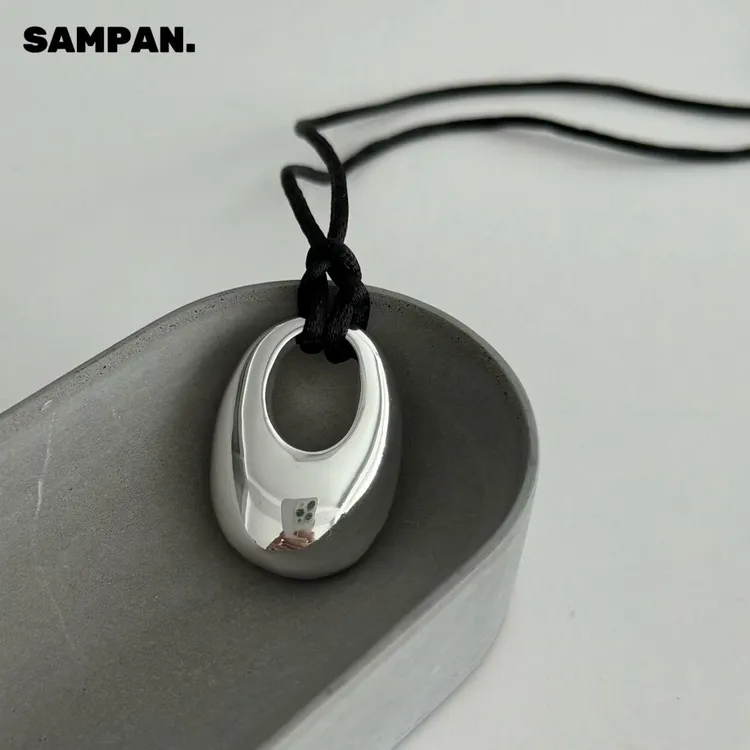 铜合金项链 韩国ins小众设计黑绳立体水滴造型吊坠毛衣链项链