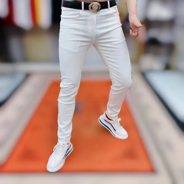 阿凯严选欧洲站时尚轻奢个性百搭春季新款百搭弹力小脚光板牛仔裤