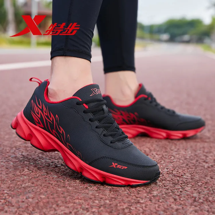 特步男鞋运动鞋冬季皮面防水春夏轻便百搭正品官方旗舰正品跑步鞋