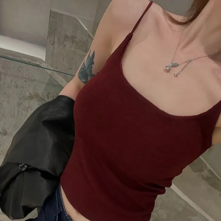 安可拉红小吊带背心女早秋冬西装内搭美背带胸垫修身短款打底上衣