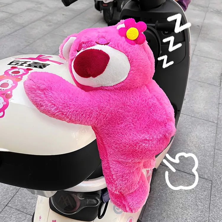 汽车尾部挂件车外尾后备箱玩偶挂饰可爱卡通草莓熊摩托车装饰公仔