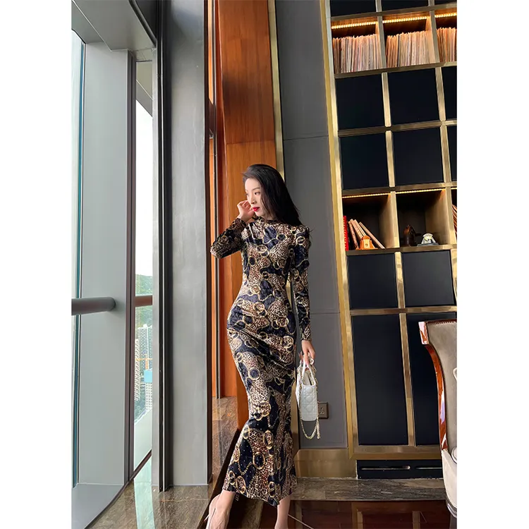 尤克菲儿原创设计印花圆领轻奢长裙复古高腰气质连衣裙