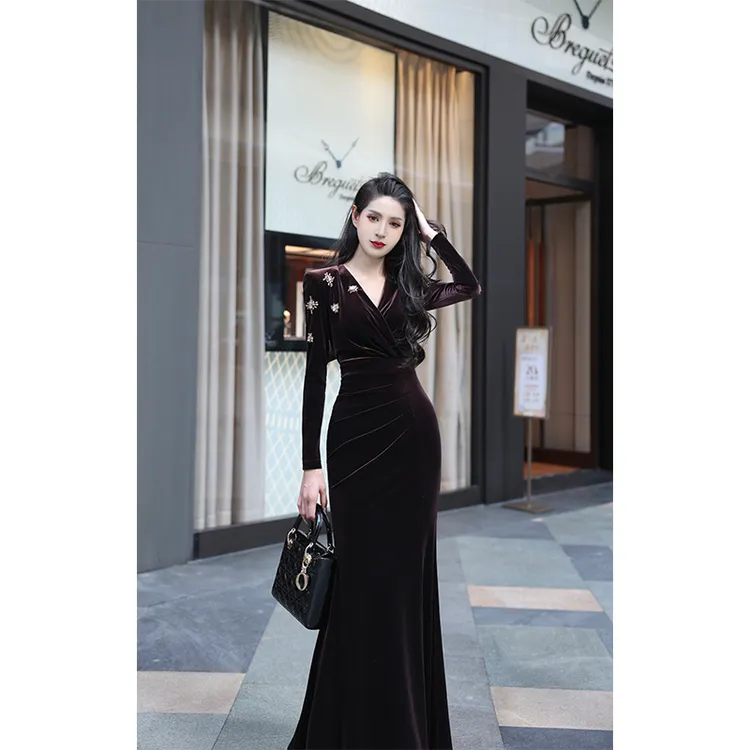 【尤克菲儿】原创设计轻奢高定丝绒包臀裙气质修身优雅V领连衣裙