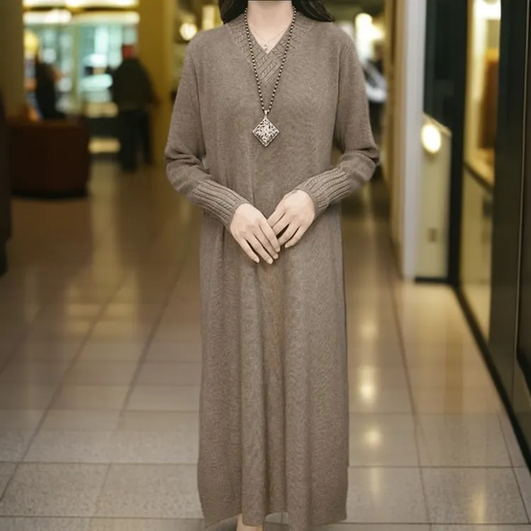 胖m中长款秋冬新款2025爆款妈妈针织宽松遮肉毛衣裙v领过膝打底裙