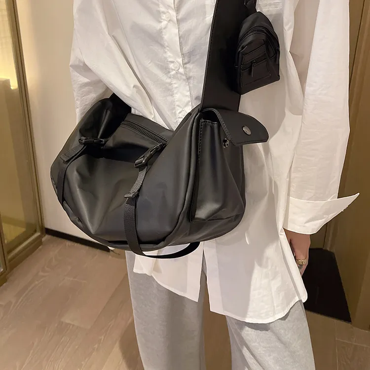 简约百搭邮差休闲单肩斜跨日系时尚大容量牛津布便携男女肩包659